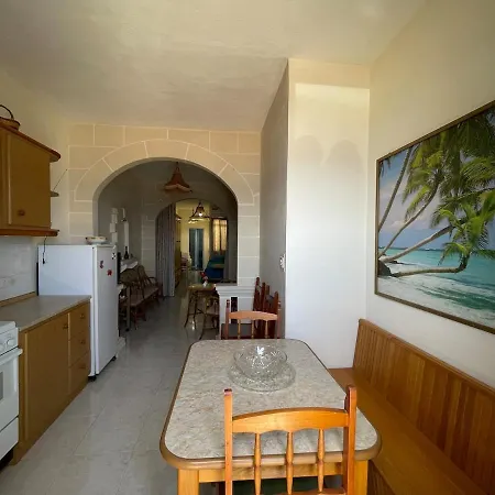 Flat Seafront Apartment *